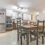 Lägenhet Two Bedroom In Bella Vista *