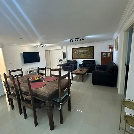 Two Bedroom In Bella Vista דירה אדחה