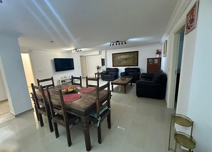 Two Bedroom In Bella Vista דירה אדחה