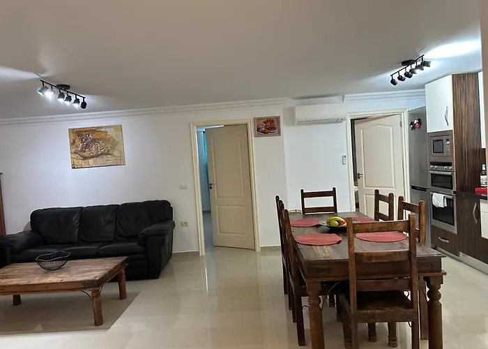 דירה Two Bedroom In Bella Vista אדחה