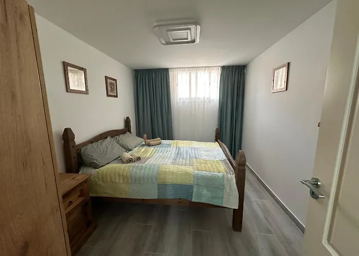 Two Bedroom In Bella Vista * 阿德耶