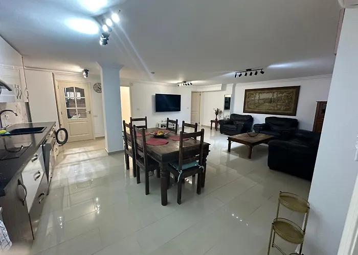 Two Bedroom In Bella Vista شقة *